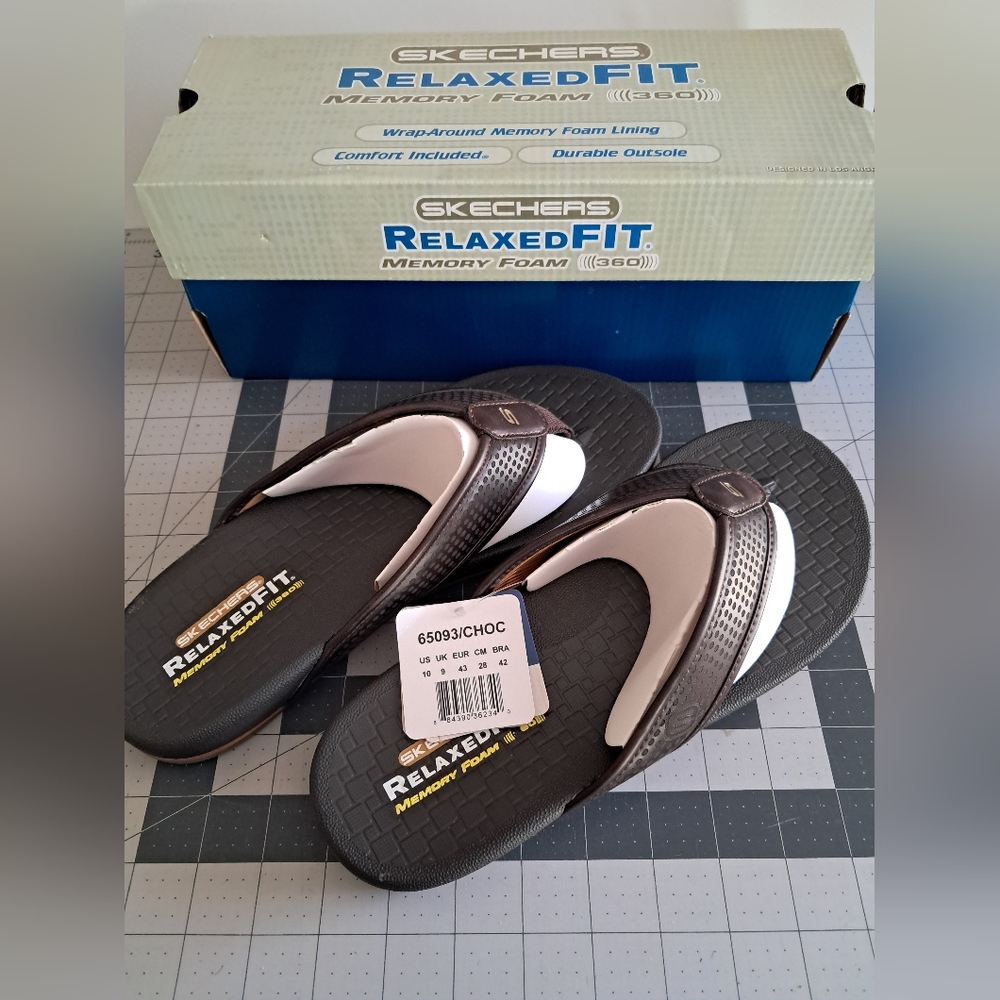 Skechers Mens Size 10 Brown Relaxed Fit Sandals / Flip Flops NEW